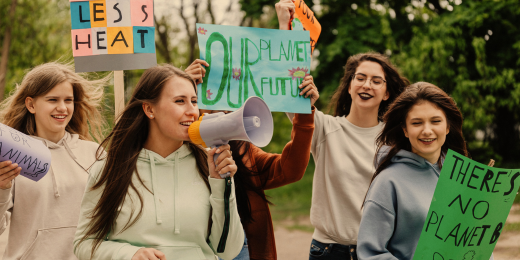 ragazzi che protestano contro cambiamento climatico