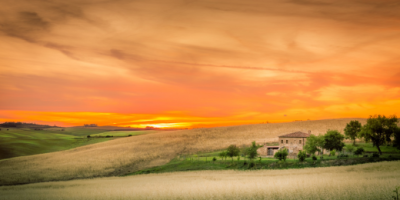 paesaggio toscano campi aridi sole torrido